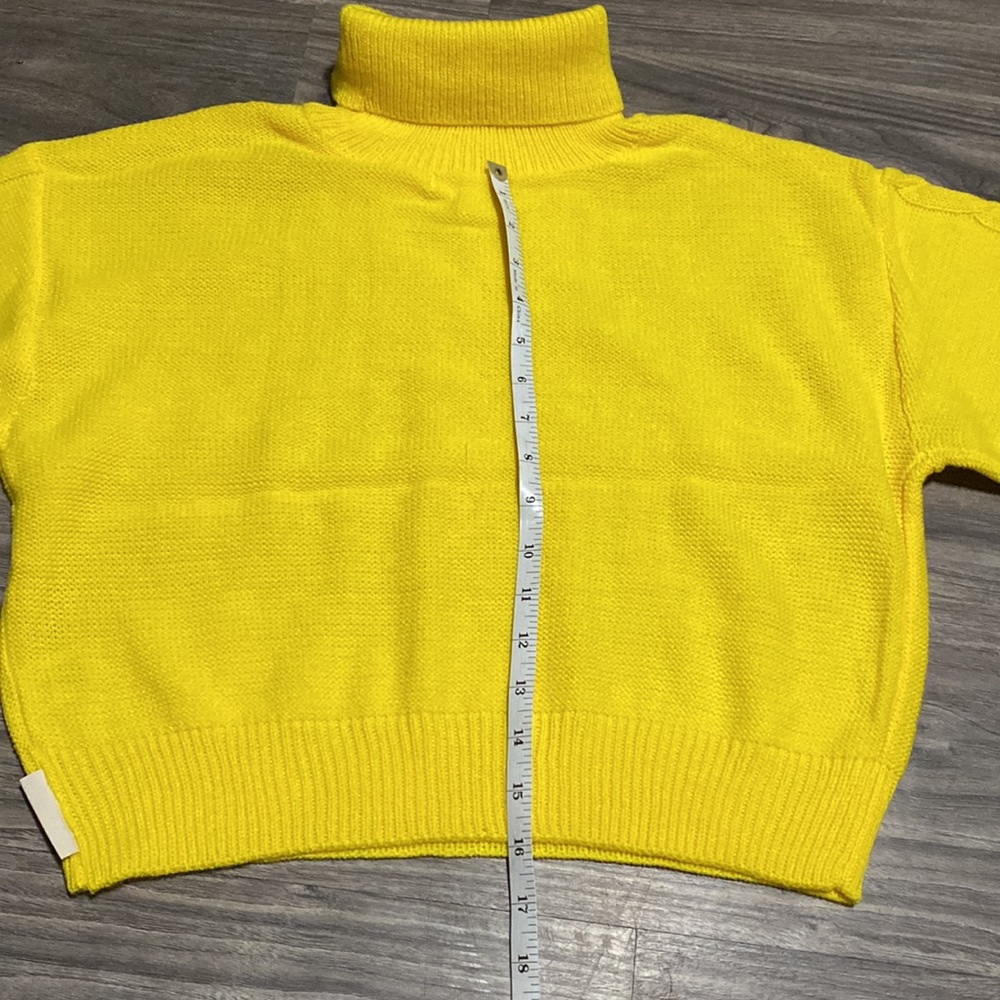 Kendall & Kylie Cropped Top Sweater Size M - Picture 3 of 7